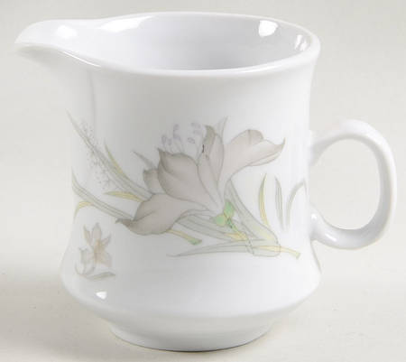 Daffodil Creamer by China Pearl