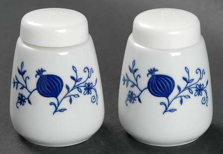 Dresden Classics Blue Salt & Pepper Set