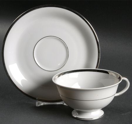 Plaza Footed Cup & Saucer Set
