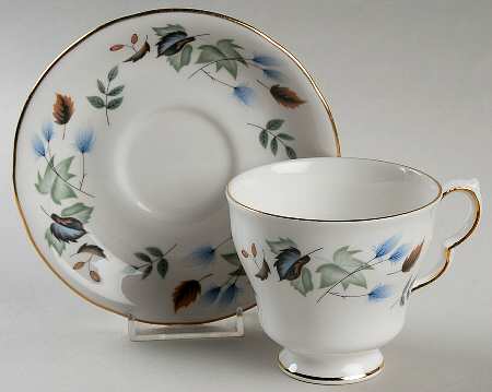 LINDEN Footed Cup & Saucer Set