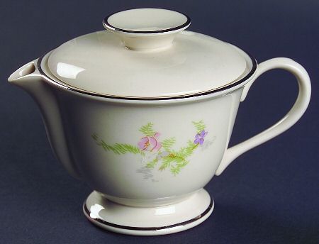 Overture Creamer & Lid