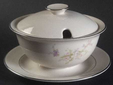 Overture Gravy Boat w/Attached Underplate & Lid