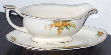 148 Gravy Boat & Underplate/Relish