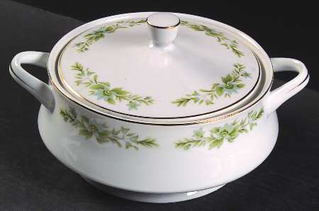Garlands of Glory Round Covered Vegetable