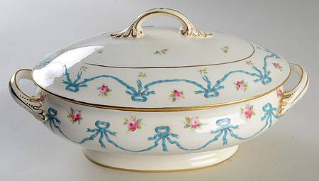 6337 Oval Covered Vegetable