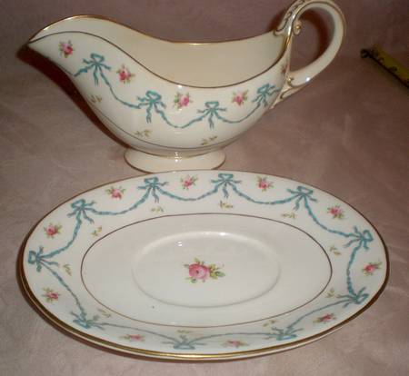 6337 Gravy Boat & Underplate