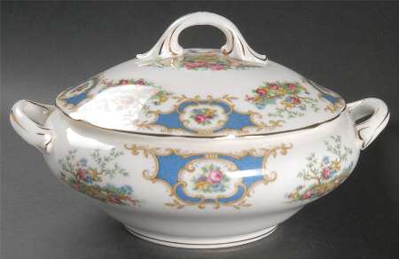 Broadway Blue Round Covered Vegetable
