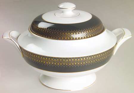 Chateau Green (Smooth Edge) Round Covered Vegetable