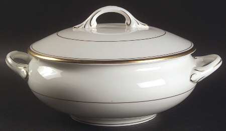 Connoisseur Round Covered Vegetable