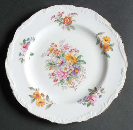 Fragrance (9504, Raised Edge) Luncheon Plate