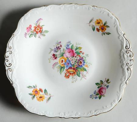Fragrance (9504, Raised Edge) 10" Square Handled Cake Plate