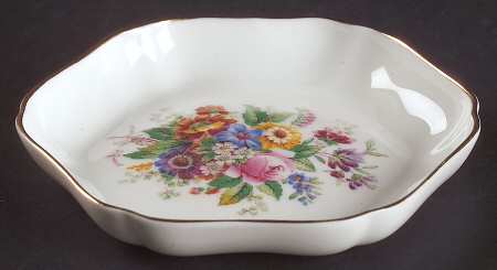 Fragrance (9054, Not Raised, Scalloped) 4" Ashtray