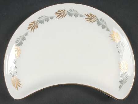 Sonnet (Smooth Edge) Crescent Salad Plate