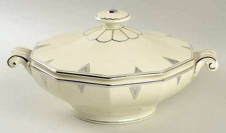 Deauville (Cream, 10 Sided) Round Covered Vegetable