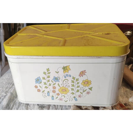 Meadow (Corelle) Metal Bread Bin & Lid