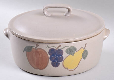 Country Harvest 2 Qt Round Covered Casserole