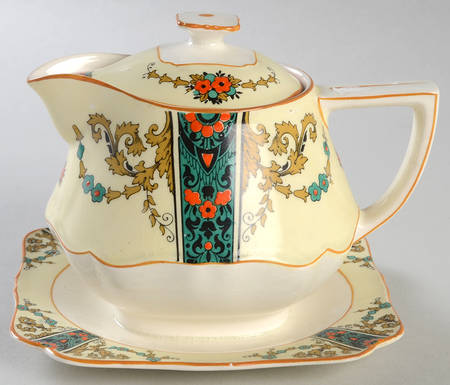 1491 Syrup with Lid and Attached Underplate