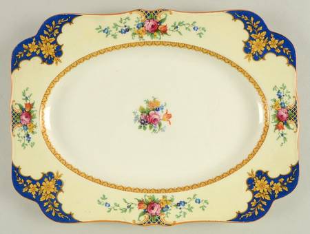 Westminster (Round, Scalloped) 12" Oval Serving Platter