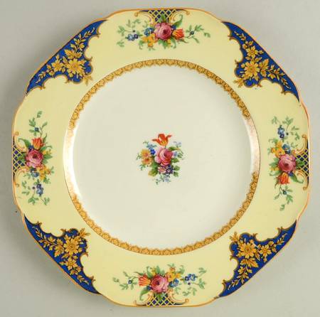 Westminster (Round, Scalloped) by Crown Ducal