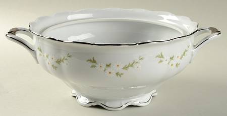 Bridal Wreath Round Vegetable No Lid