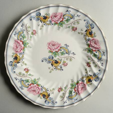 Chelsea Manor Cake Plate