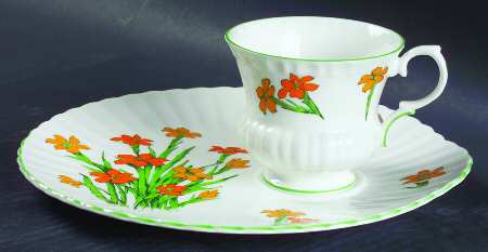 Devon (Scalloped, Green Trim) Snack Plate & Cup Set