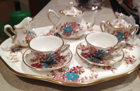 Elizabethan (10 Piece) Miniature Tea Set