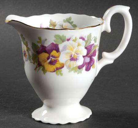 F15069 Creamer