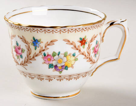 F15744 Footed Cup