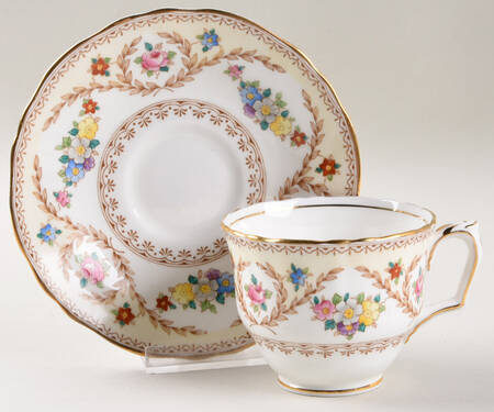F15744 Footed Cup & Saucer Set