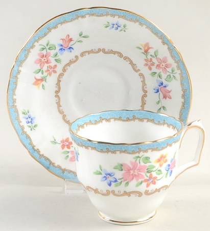 F16164 Footed Cup & Saucer Set
