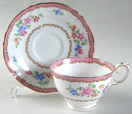 F16165 Footed Cup & Saucer Set