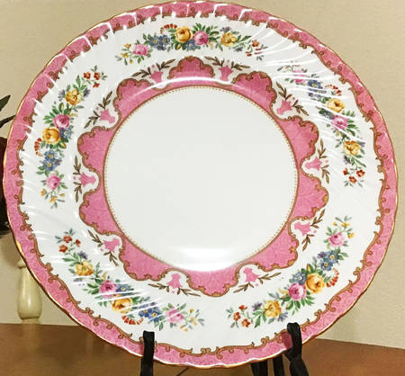 Lyric Tunis (Scalloped) Dinner Plate