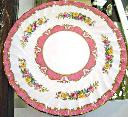 Lyric Tunis (Scalloped) Cake Plate