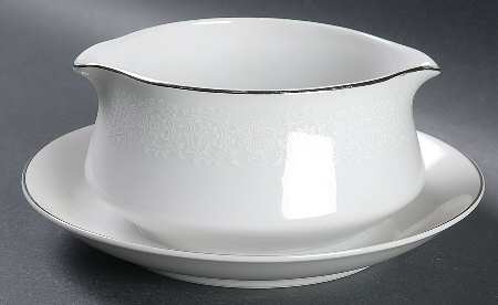 Lovelace Round Gravy Boat/Attached Underplate