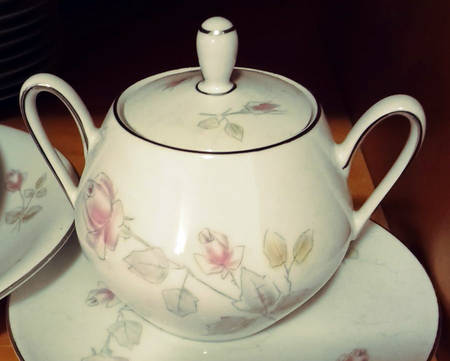 Wedding Roses (Gold Trim) Sugar Bowl & Lid by Crown Royal