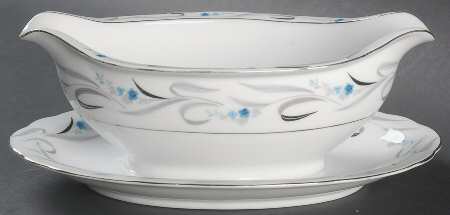 Seabreeze Gravy Boat with Attached Underplate