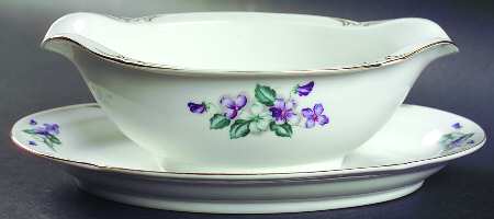 Viola Gravy Boat with Attached Underplate