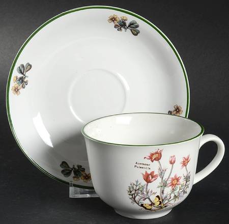 Florabunda (Smooth, Round) Flat Cup & Saucer Set