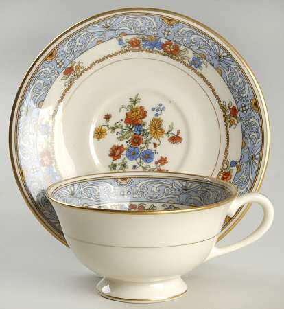 Boulevard Footed Cup & Saucer Set