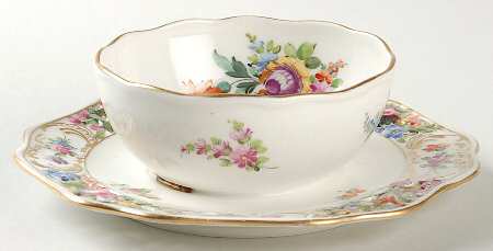 C6T1 Gravy Boat with Attached Underplate