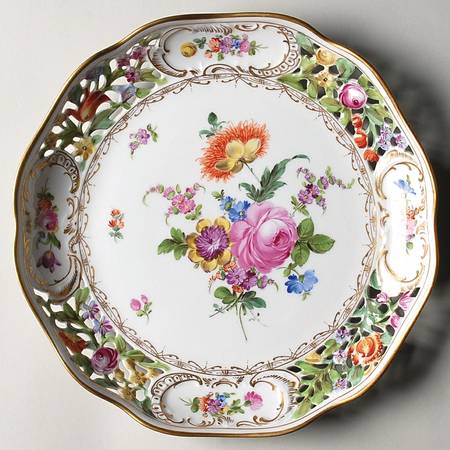 C6T1 9" Pierced Round Shallow Bowl