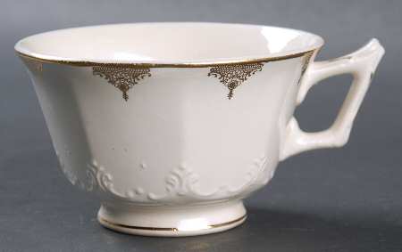 CQU1 Footed Cup