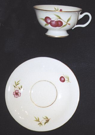 200 Footed Cup & Saucer Set