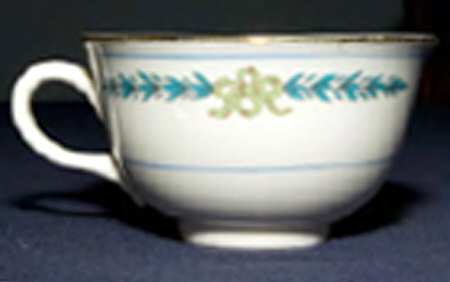CRO112 Footed Cup