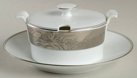 Khazard Platine Sauce Boat & Lid with Underplate
