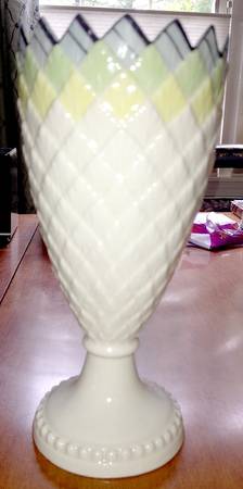 Vases 8'' Feather Vase