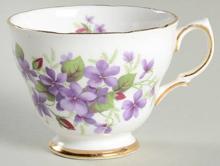 G562 Footed Cup