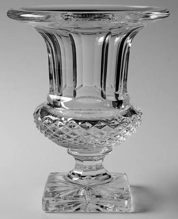 Versailles 7" Footed Vase