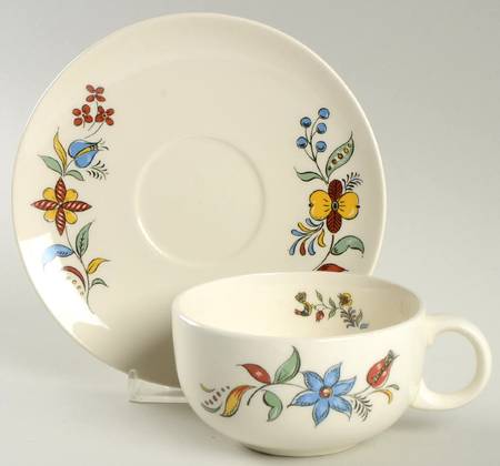 Dairy Maid (Iva Lure, Gold Trim) Flat Cup & Saucer Set